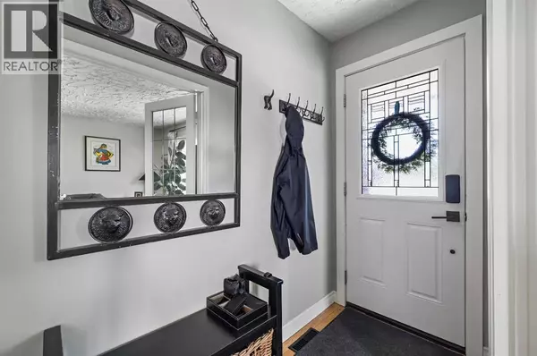 Calgary, AB T2T4x2,2326 19 Street SW