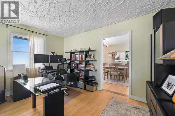 Calgary, AB T2T4x2,2326 19 Street SW