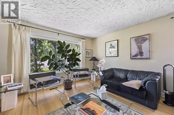 Calgary, AB T2T4x2,2326 19 Street SW