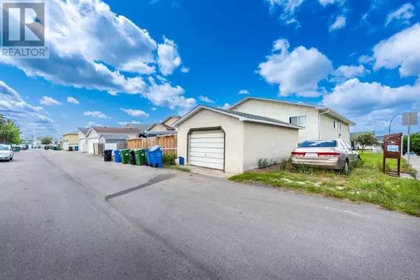 Calgary, AB T3J3L2,229 Martinglen Way NE