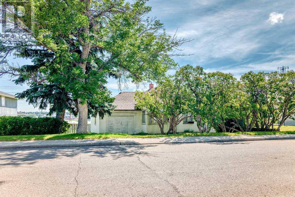 Calgary, AB T2E5E4,1512 Child Avenue NE