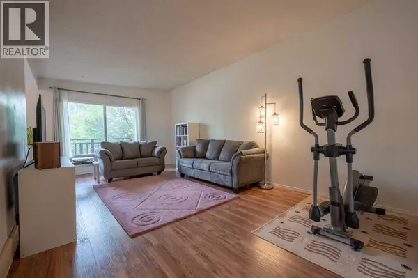 Calgary, AB T3A2A8,5843 66 Avenue NW