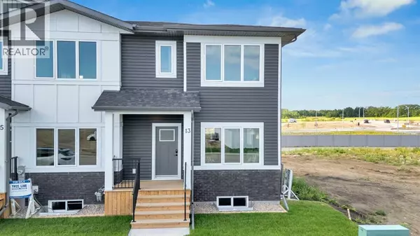 13 Gray Close, Sylvan Lake, AB T4S0W4