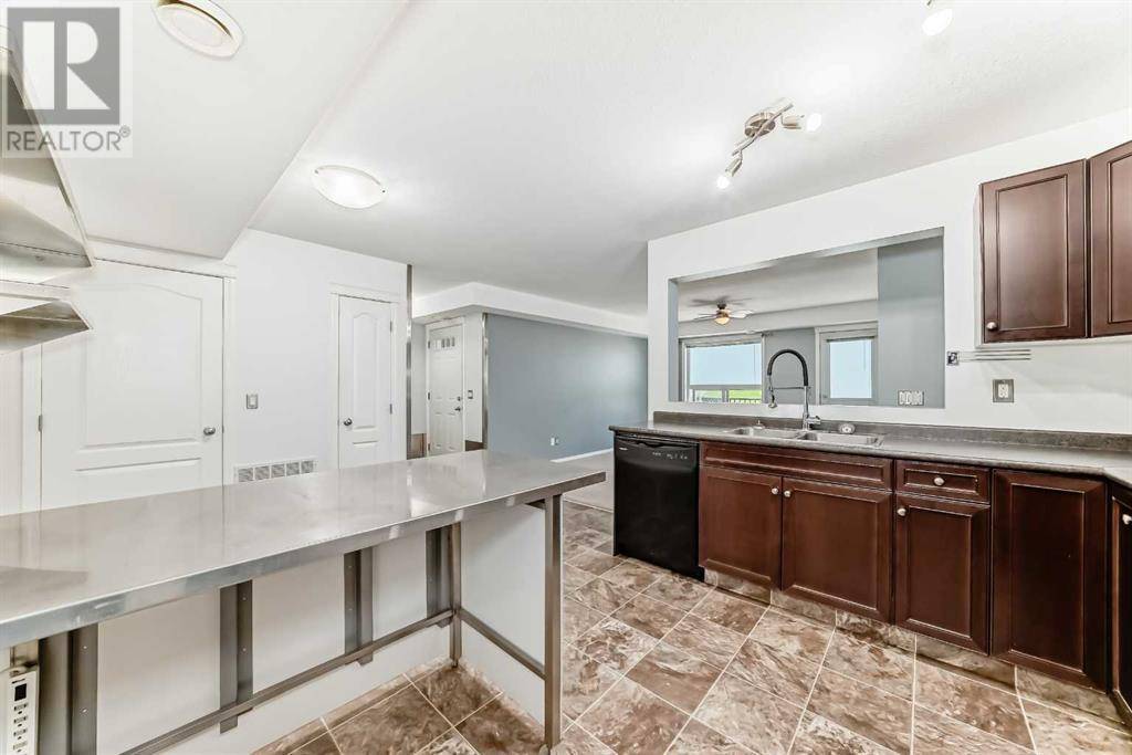Strathmore, AB T1P0E1,206, 8 Bayside Place