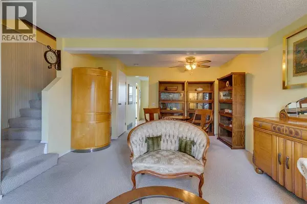 Calgary, AB T2B2W5,85 Erin Woods Place SE