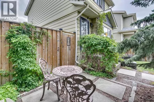 Calgary, AB T2B2W5,85 Erin Woods Place SE