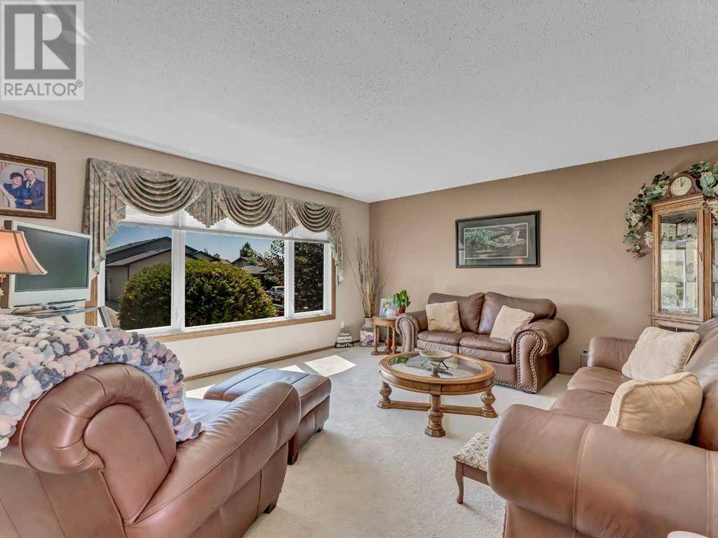 Medicine Hat, AB T1B2R1,24 Sillak Crescent SE