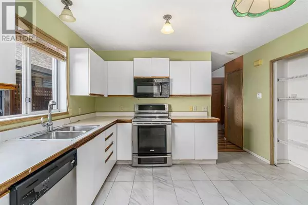 Calgary, AB T3J3M2,51 Martinridge Grove NE