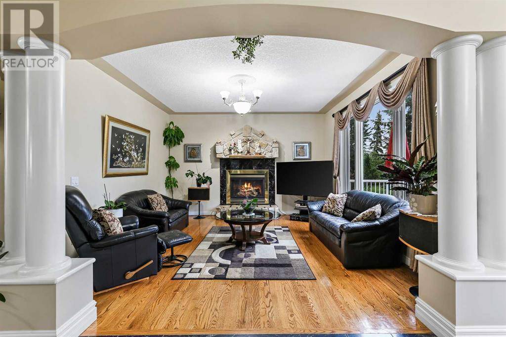 Calgary, AB T3H4M2,10 Strathridge Court SW