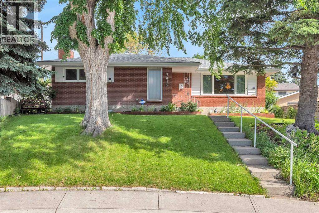 Calgary, AB T2K4R4,7019 Hunterbow Crescent NW