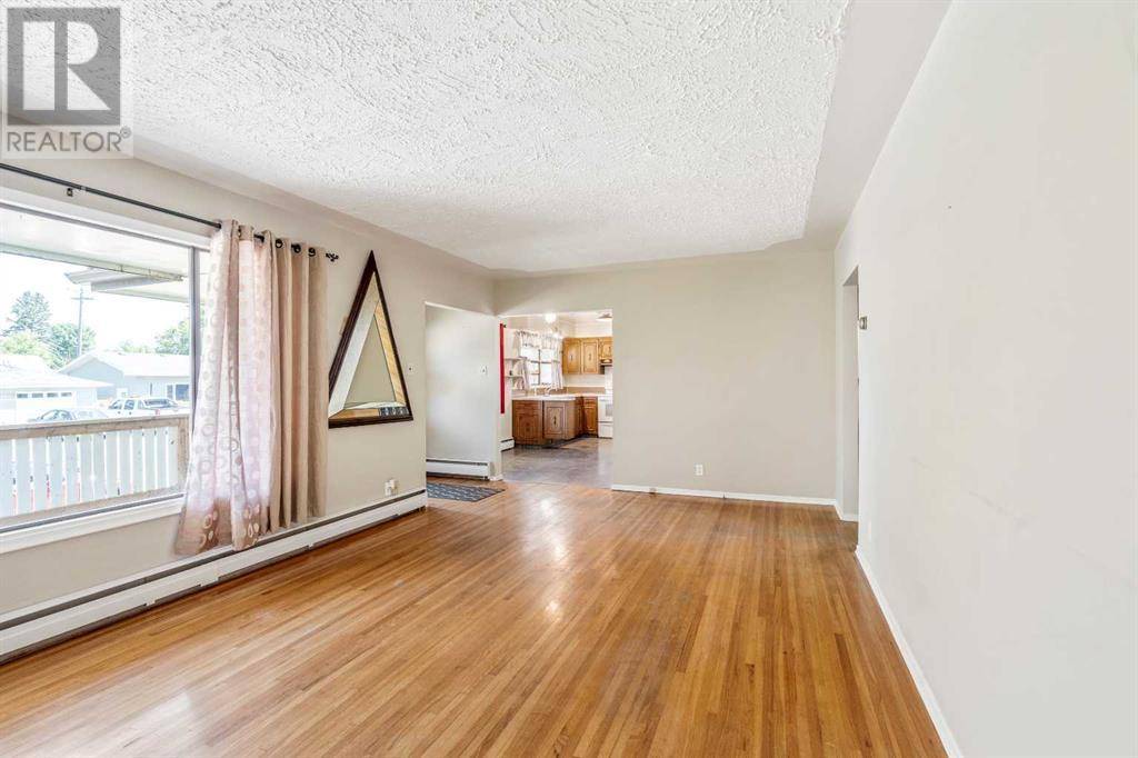 Lethbridge, AB T1H1N2,1802 11 Avenue N
