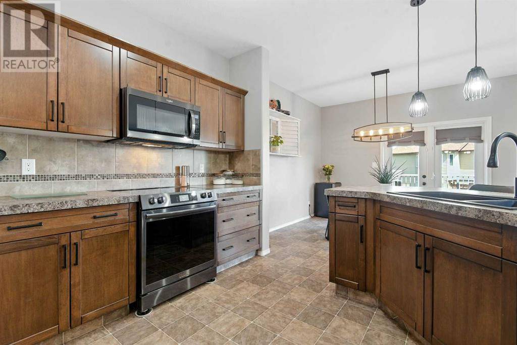 Blackfalds, AB T4M0B8,13 Chinook Street