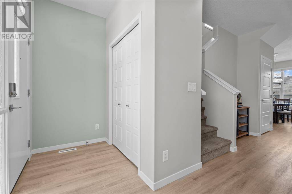 Okotoks, AB T1S5T9,67 Wolf Gate