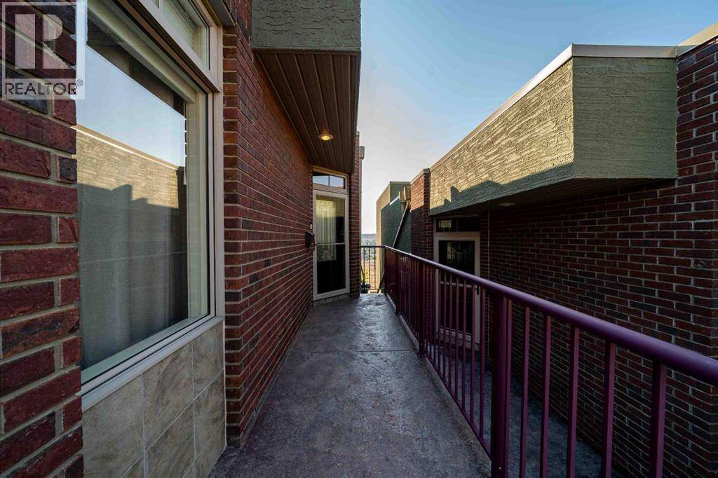 Medicine Hat, AB T1C2B5,26 Palisades Mews NE