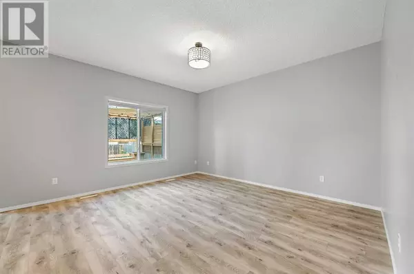 Calgary, AB T3G5X8,18 Royal Birch Way NW