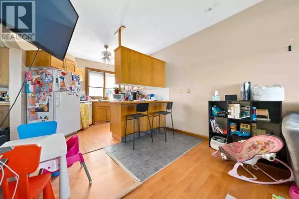 Medicine Hat, AB T1A0L7,831A 4 Street SE