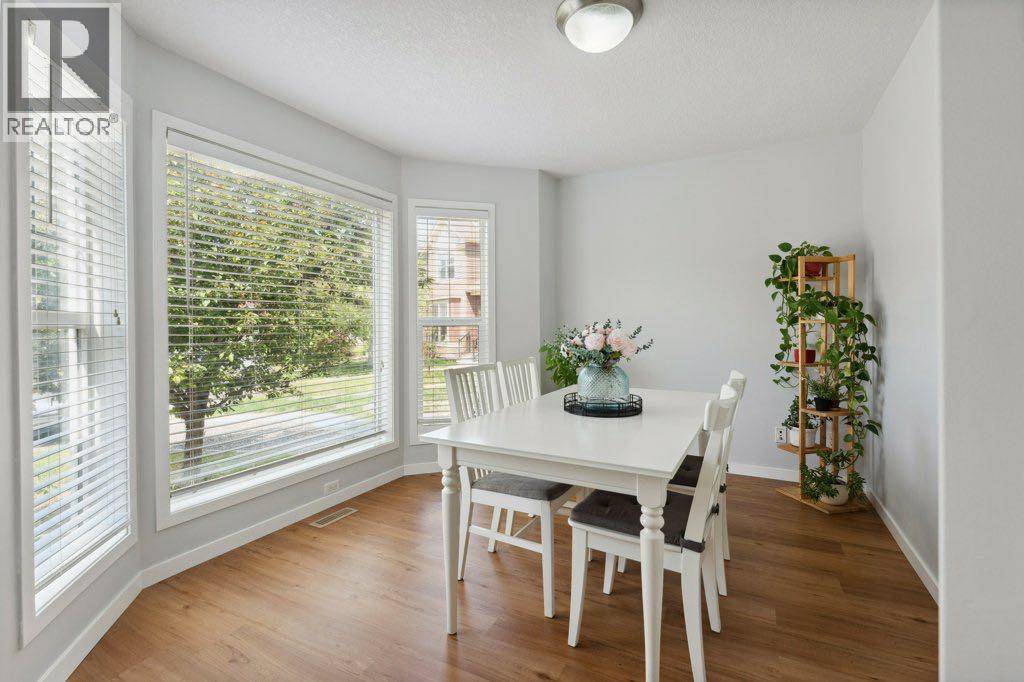 Calgary, AB T3M0P4,32 AUTUMN COURT