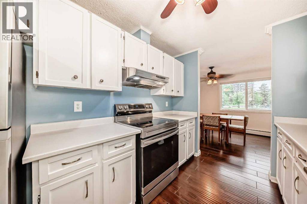 Calgary, AB T3E6T6,2248, 70 Glamis Drive SW