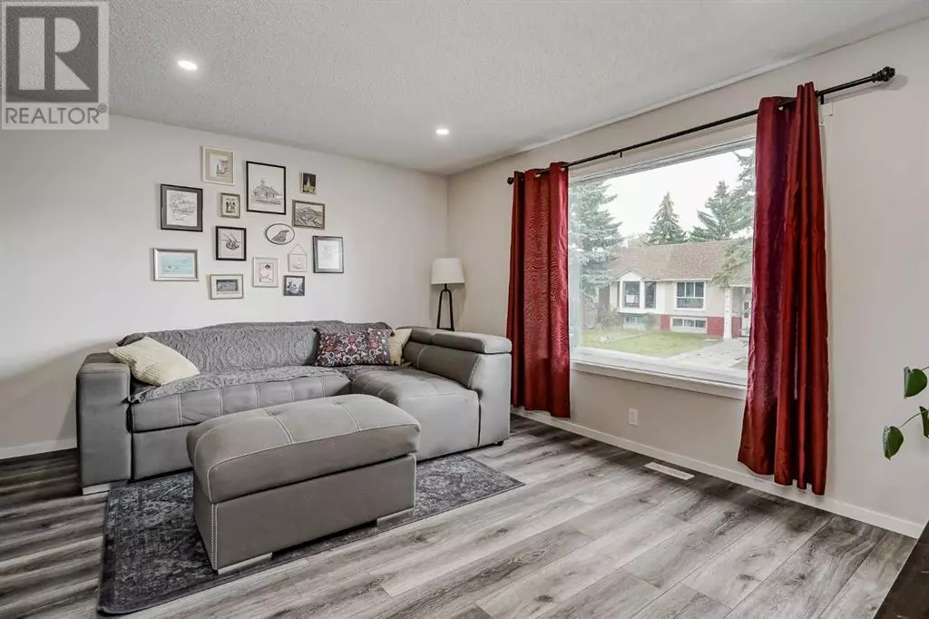 Calgary, AB T3J1A6,84 Falconridge Place NE