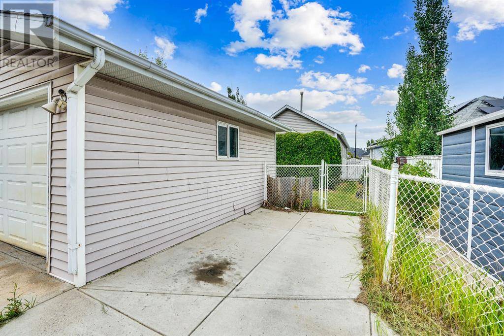 Calgary, AB T2Z3K4,42 Inverness Place SE