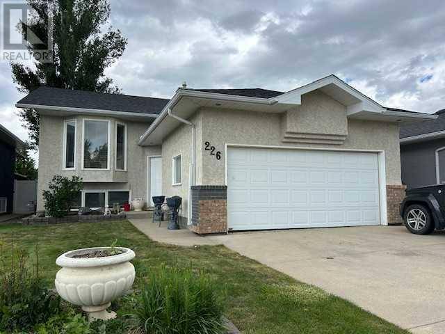 226 Heritage Close W, Lethbridge, AB T1K6R9