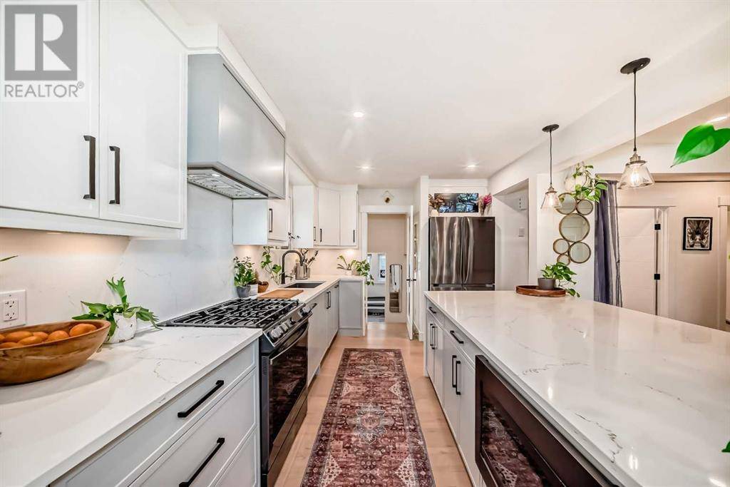 Calgary, AB T2L2E6,4719 Charleswood Drive NW