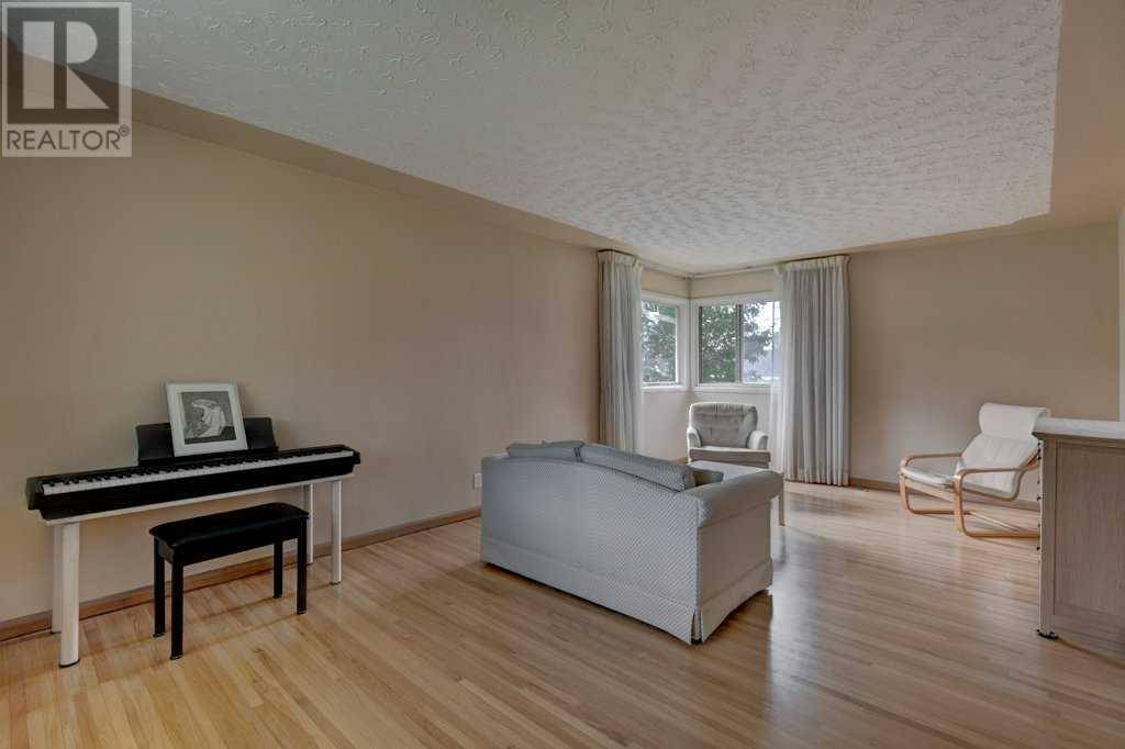 Calgary, AB T3E4H7,39 Gladys Ridge Road SW