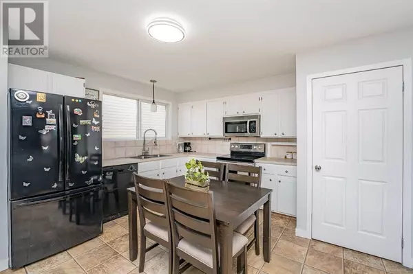 Calgary, AB T3J1P2,123 Castleglen Road NE