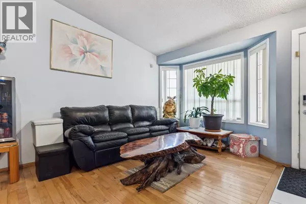 Calgary, AB T2A7P2,894 Applewood Drive SE