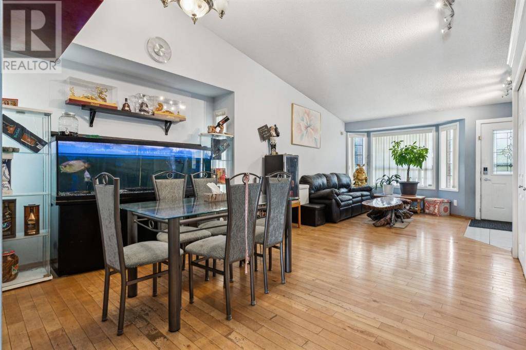 Calgary, AB T2A7P2,894 Applewood Drive SE