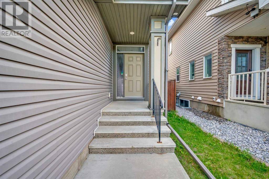Calgary, AB T2Z0R4,28 Copperpond Gardens SE