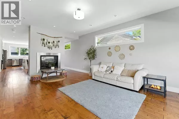 Calgary, AB T2M1C5,403 20 Avenue NW