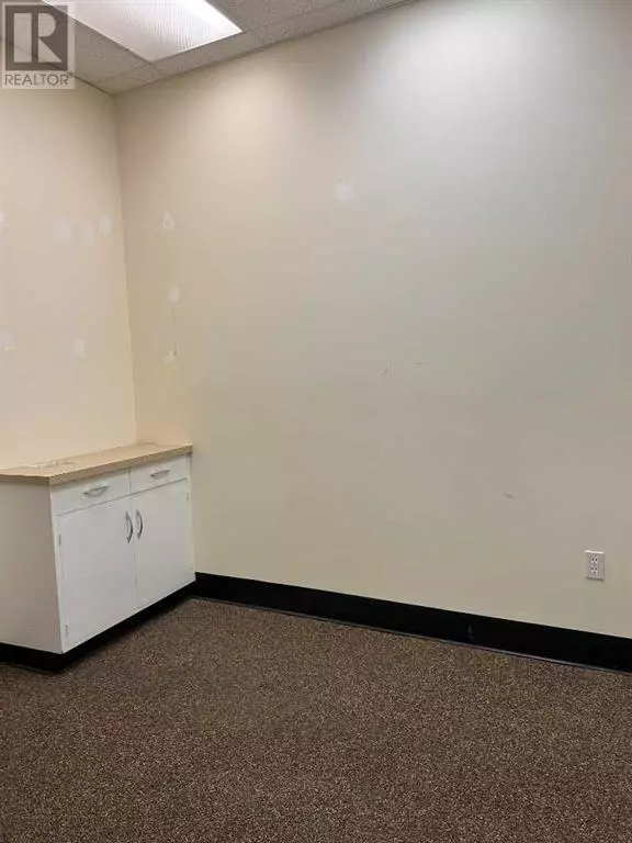 Medicine Hat, AB T1A1Z8,104, 1601 Dunmore Road SE
