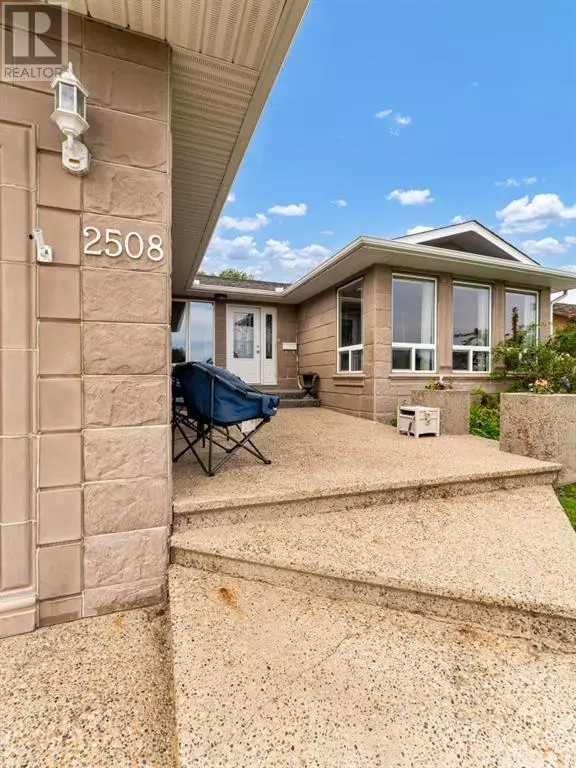 Medicine Hat, AB T1B1V6,2508 12 Avenue SE