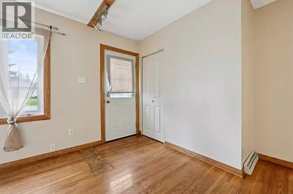 Calgary, AB t2b1j6,2602 44 Street SE
