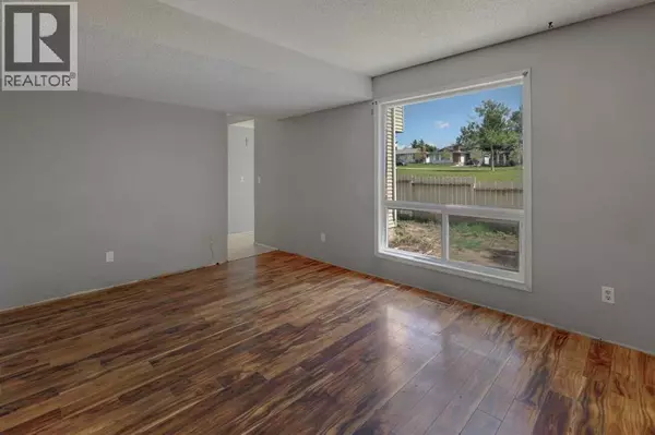 Calgary, AB T1Y5E3,24, 64 Whitnel Court NE