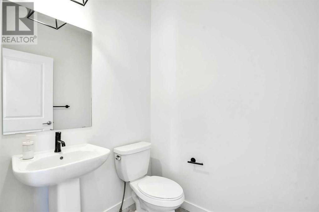 Airdrie, AB T4B3N8,1449 bayview Point SW