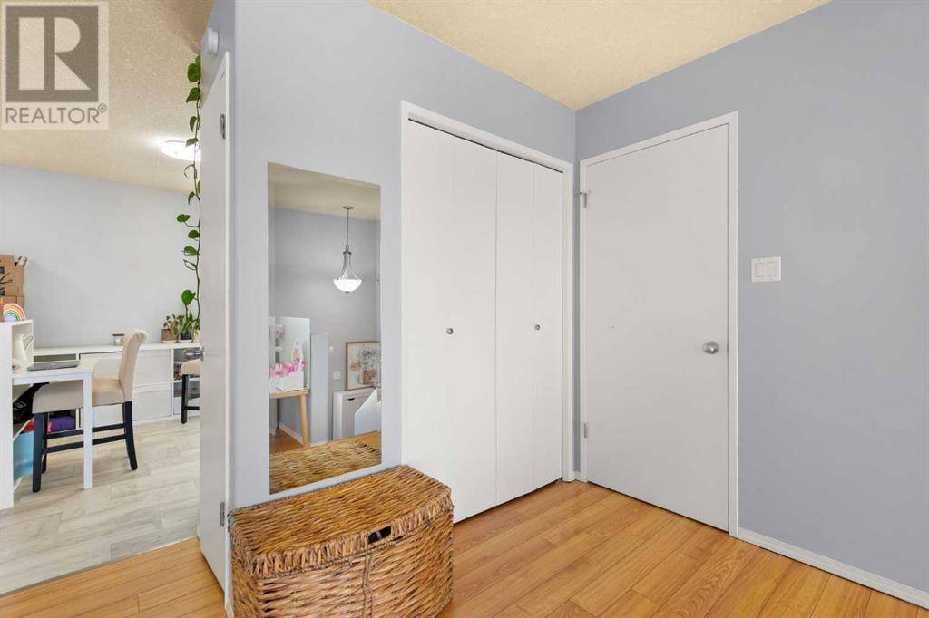 Medicine Hat, AB T1A7X6,29 Link Court SW