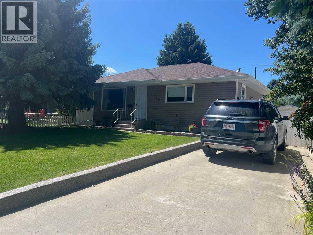 1118 18 Street N, Lethbridge, AB T1H3H6