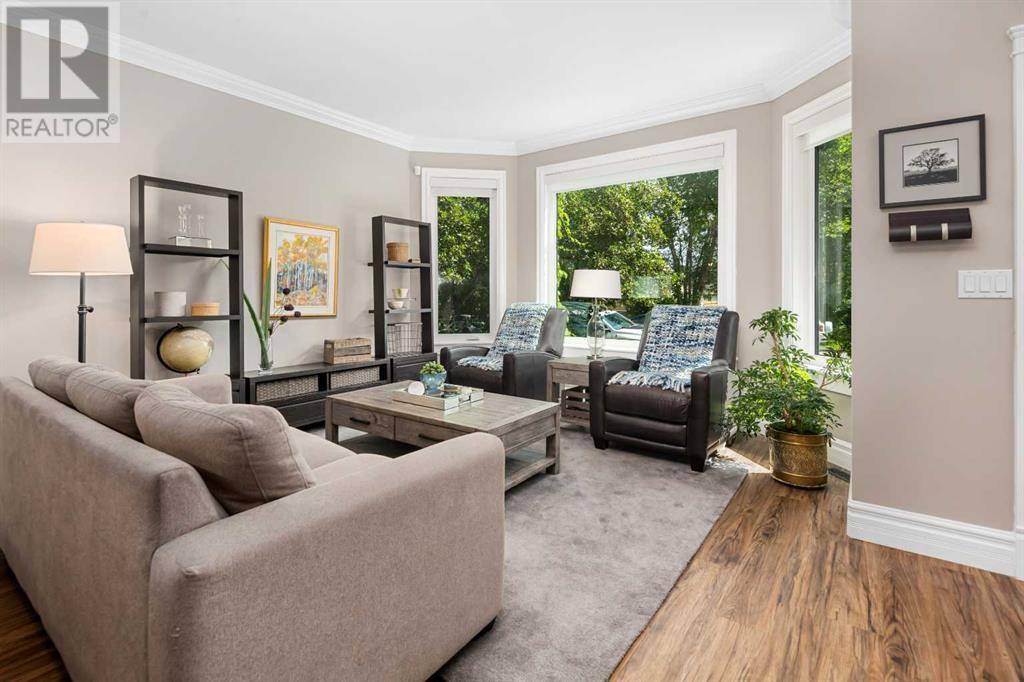 Calgary, AB T2M2H6,464 27 Avenue NW