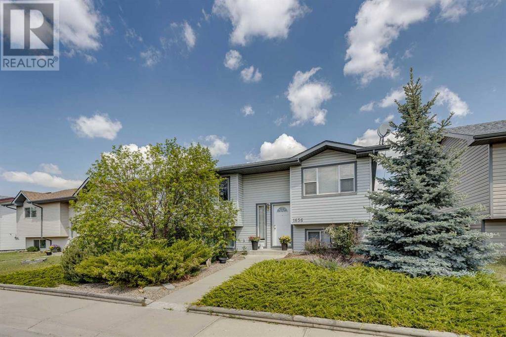 1656 Strathcona Gate, Strathmore, AB T1P1T2