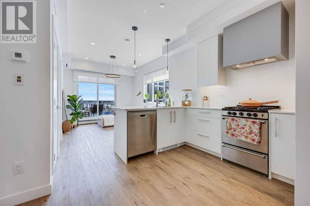402, 8230 Broadcast Avenue SW, Calgary, AB T3H6M1