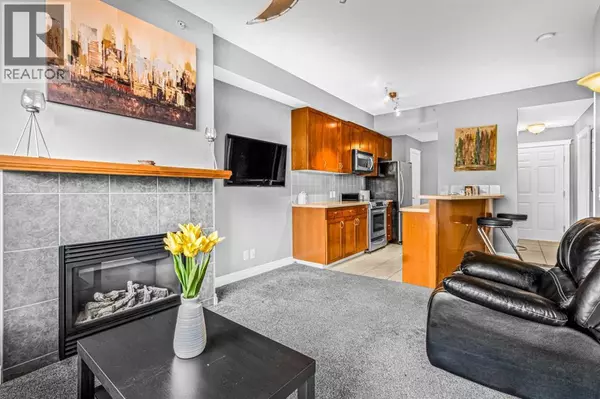 Calgary, AB T2E9C8,422, 930 Centre Avenue NE