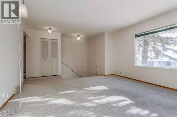 Calgary, AB T2K5K7,6119 Thornaby Way NW