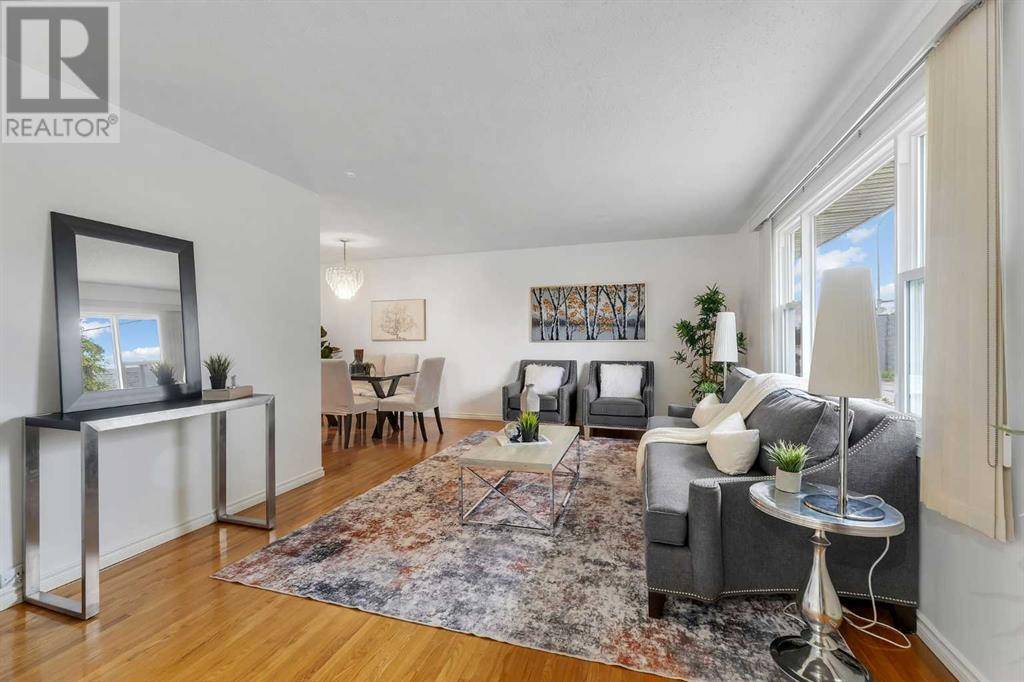 4204 Voyageur Drive NW, Calgary, AB T3A0J4