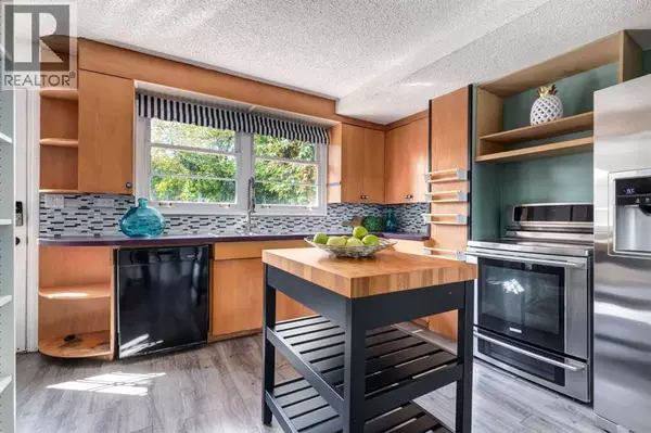 Calgary, AB T3B2C8,6707 Bow Crescent NW