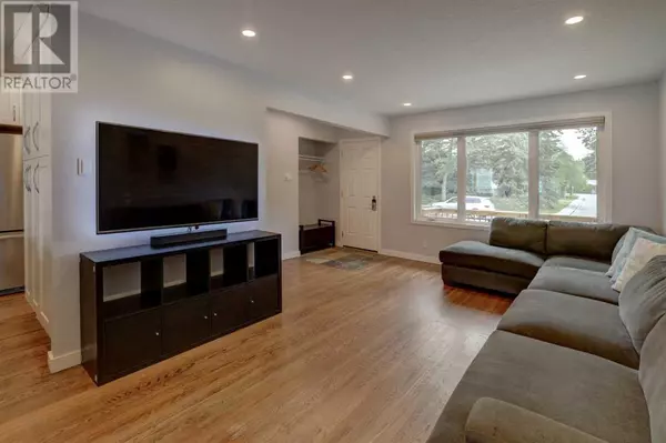 Calgary, AB T2L2B3,3803 19 Street NW
