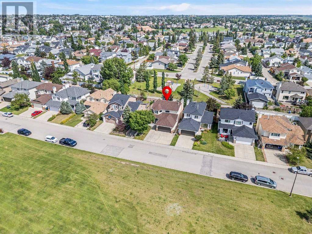 139 Hawkville Close NW, Calgary, AB T3G3C3