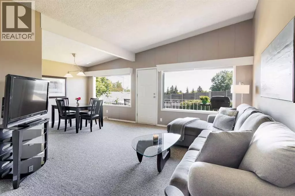 Calgary, AB T2K2H6,4440 Namaka Crescent NW