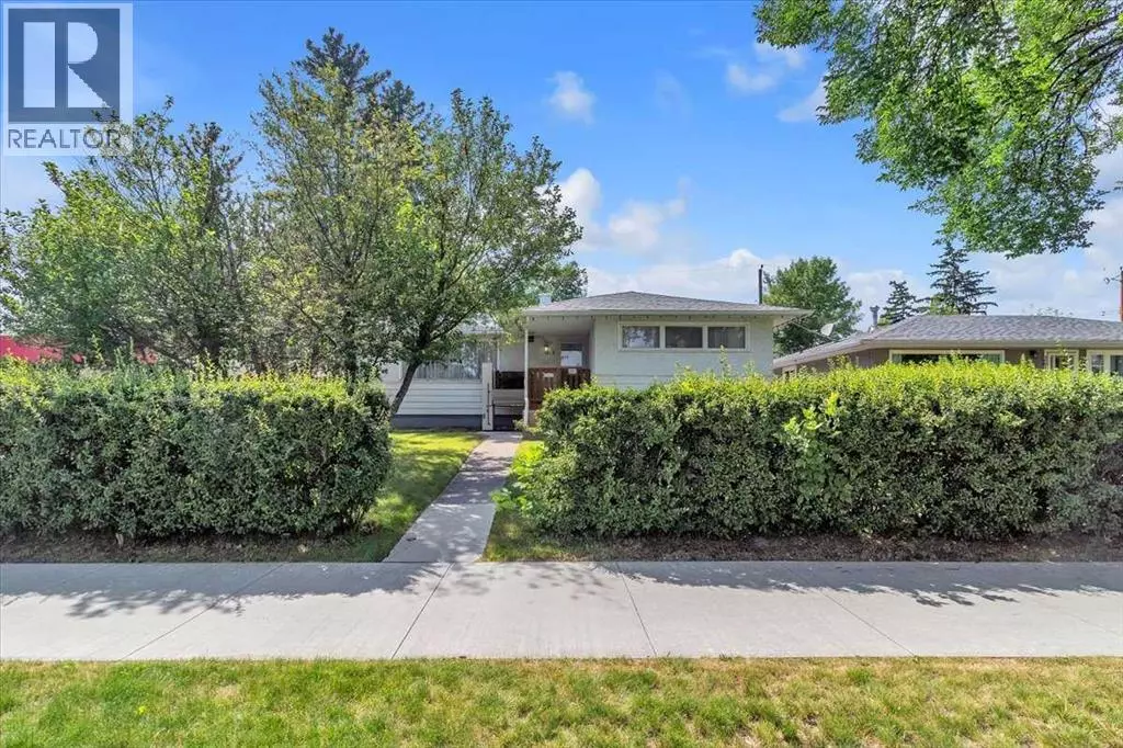 Calgary, AB T3E3B2,2619 37 Street SW